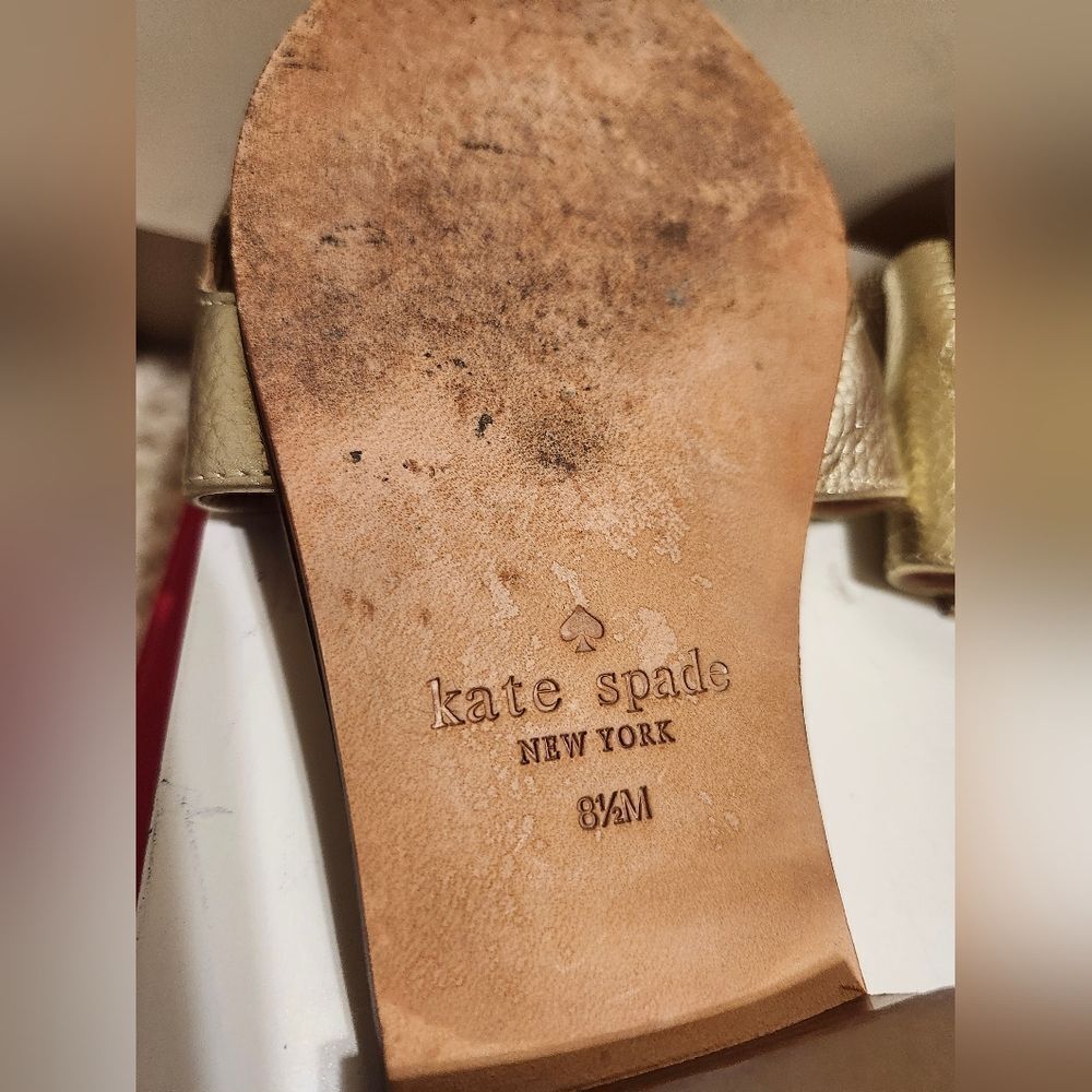 KATE SPADE NEW YORK "Brie" Kiltie Gold Leather Slide Sandals Sz.8.5 Ret. $298 - Picture 7 of 7
